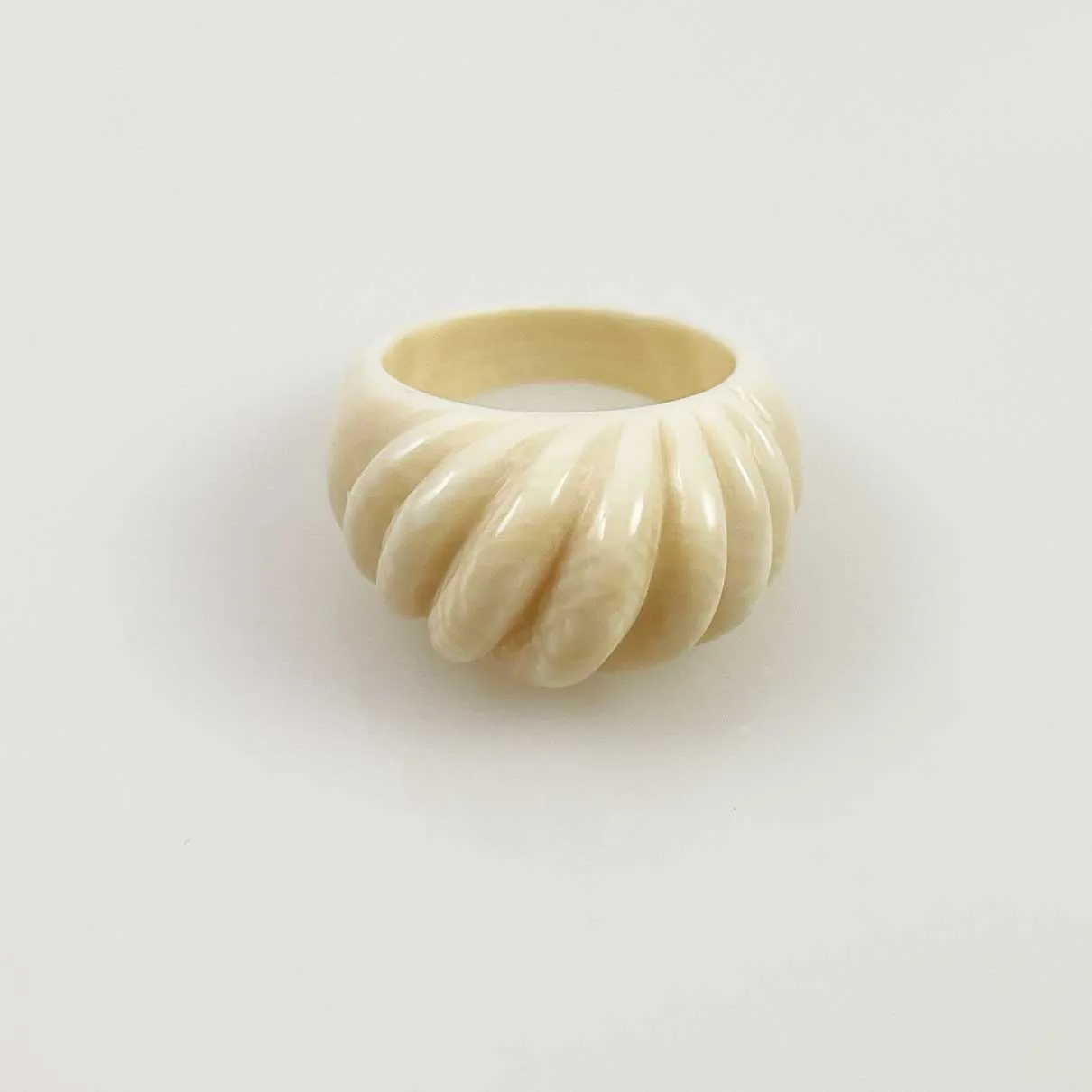 Vintage Ivory Scalloped Ring 6